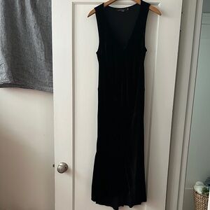 Classic Cutloose black Velvet V-Neck Maxi Dress